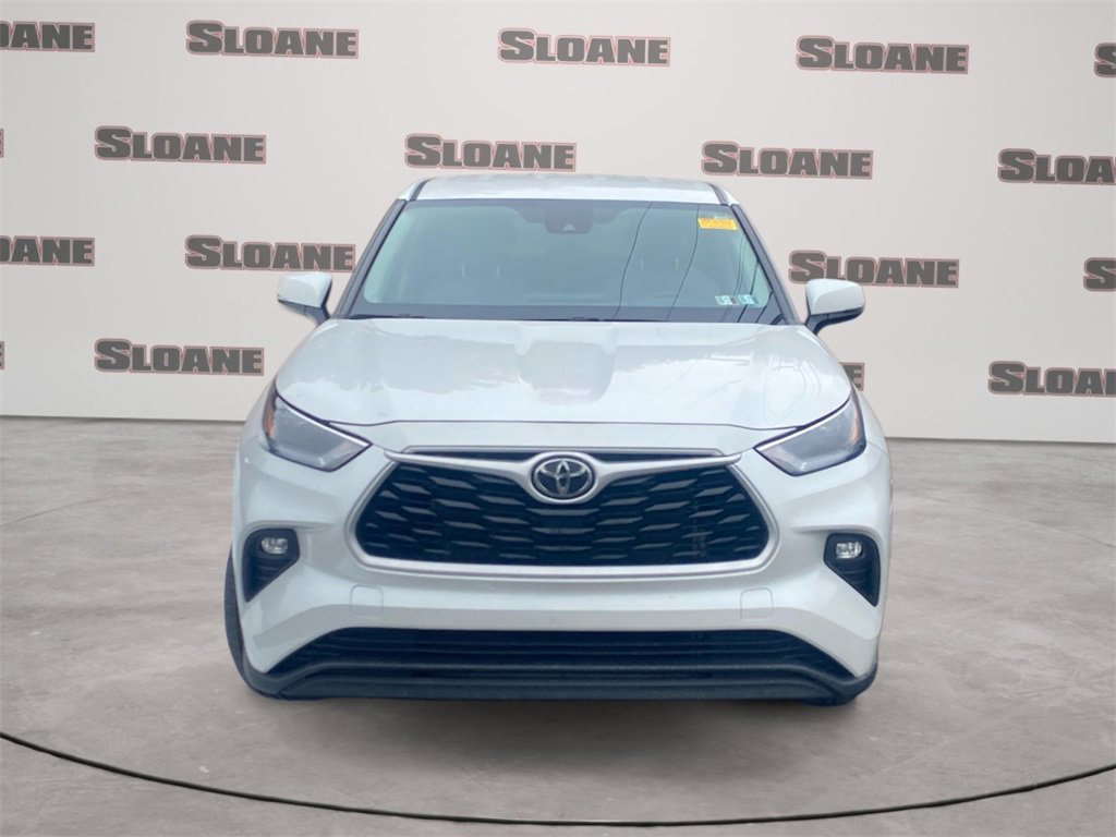 Used 2023 Toyota Highlander LE image 3