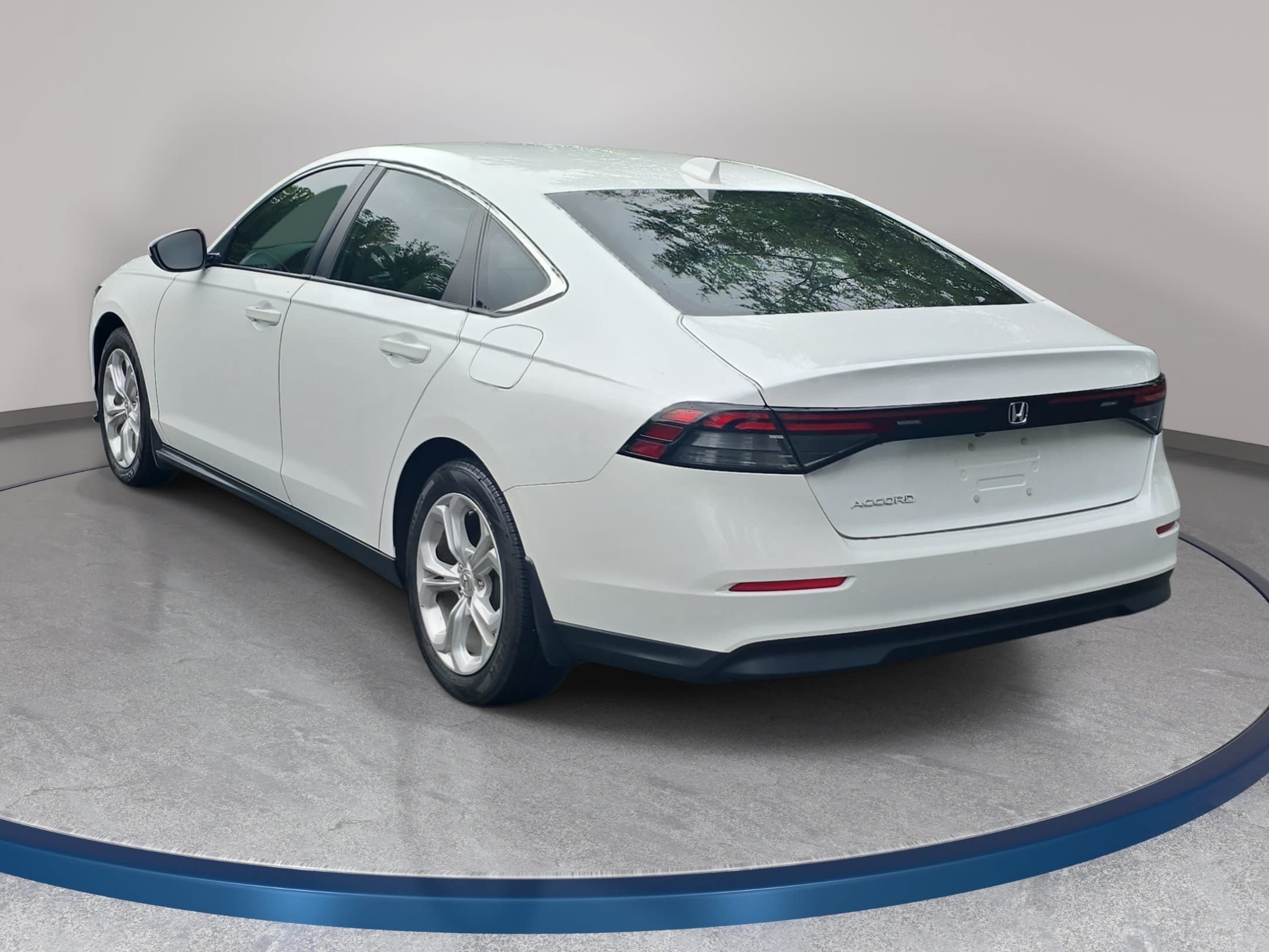 Used 2023 Honda Accord LX image 7
