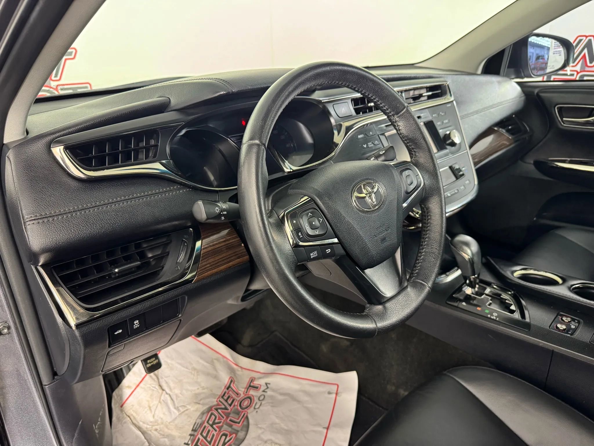 Used 2013 Toyota Avalon Limited image 10