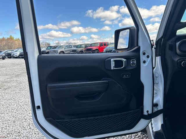 Used 2021 Jeep Gladiator Willys image 22