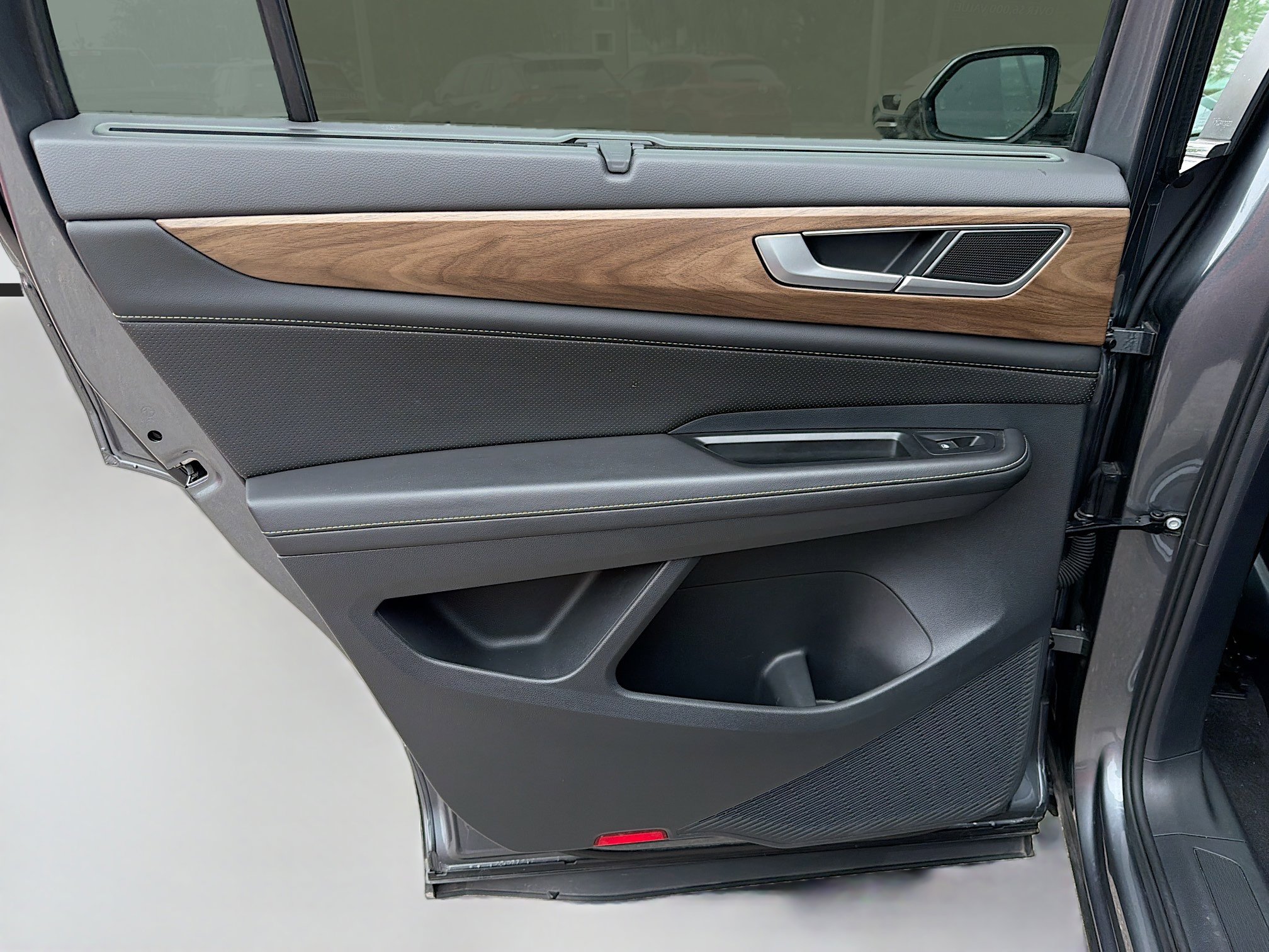 Used 2025 Volkswagen Atlas SE image 44