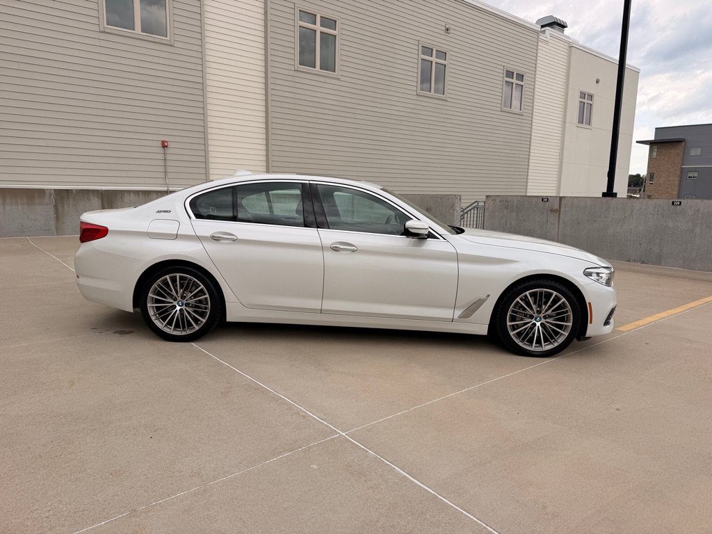 Used 2018 BMW 530e xDrive AWD/4WD image 2