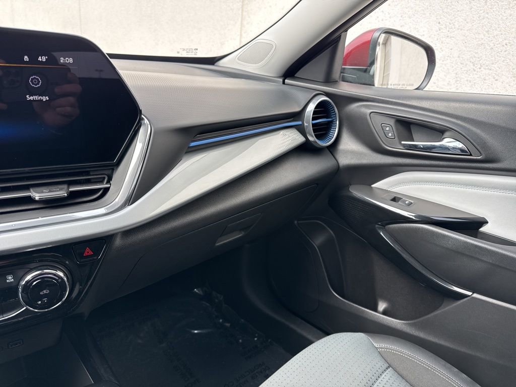 Used 2025 Chevrolet Trax LT image 21
