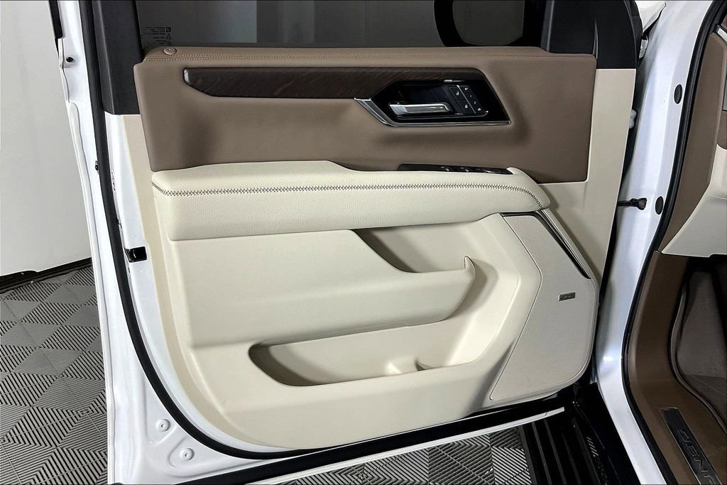 Used 2025 GMC Yukon Denali w/ Denali Reserve Package image 25