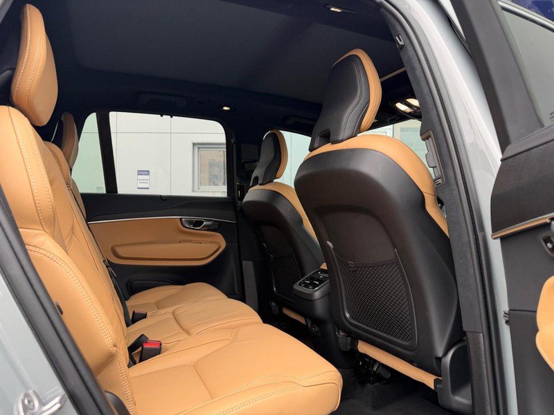 Certified 2024 Volvo XC90 B6 Ultimate w/ Lounge Package AWD/4WD image 11