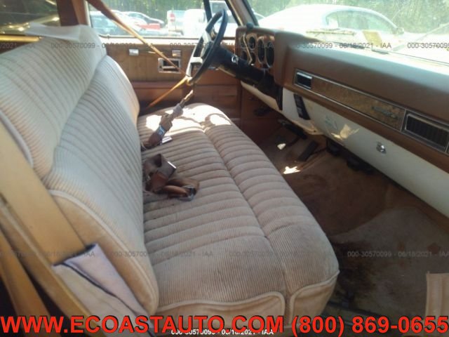 Used 1989 Chevrolet Suburban 2WD image 7