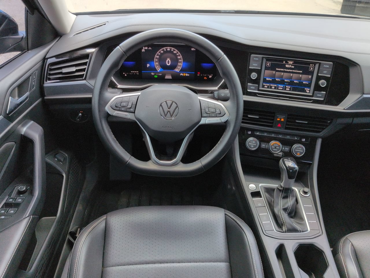 Used 2022 Volkswagen Jetta SE FWD image 16