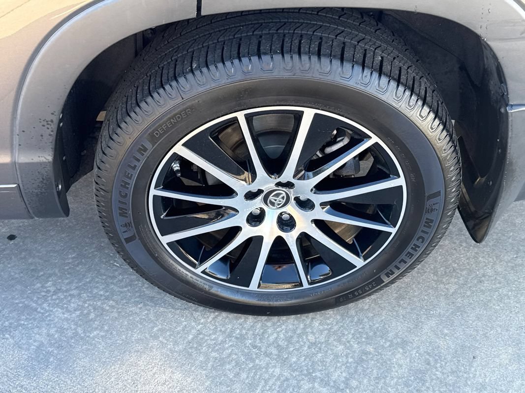 Used 2018 Toyota Highlander SE AWD/4WD image 12