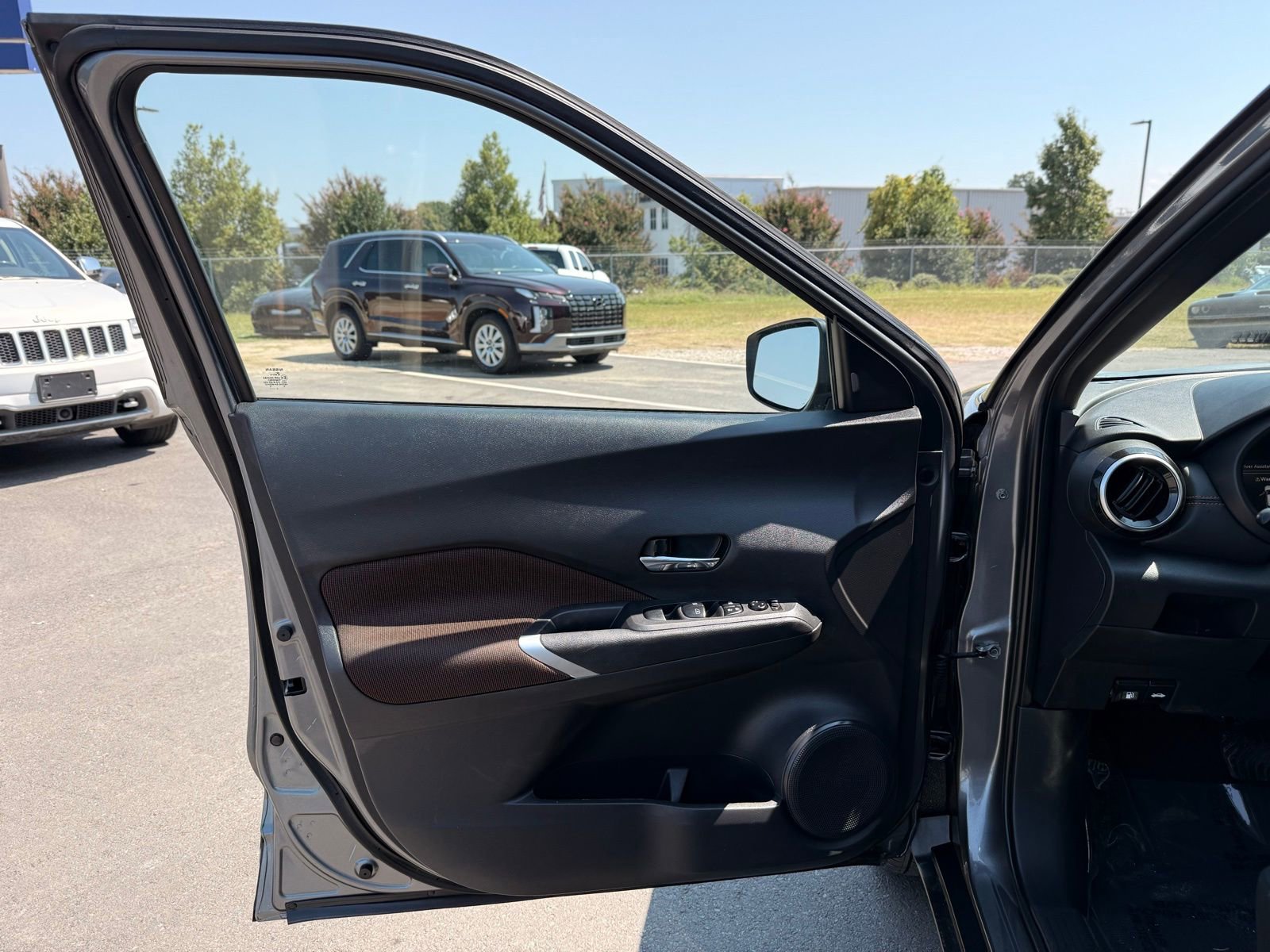 Used 2024 Nissan Kicks SR image 11