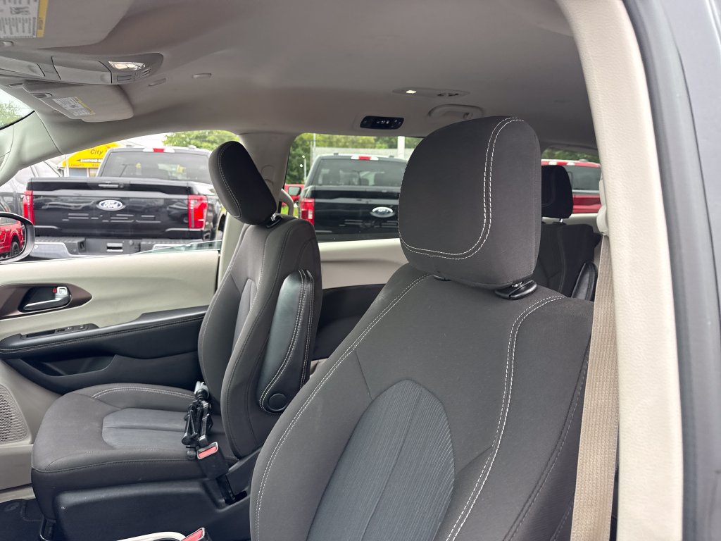 Used 2023 Chrysler Voyager LX FWD image 27
