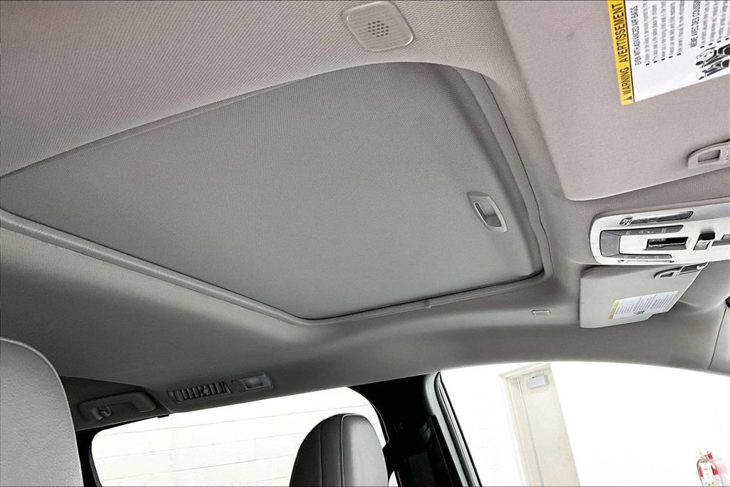 Used 2026 Toyota Sienna XLE FWD image 21