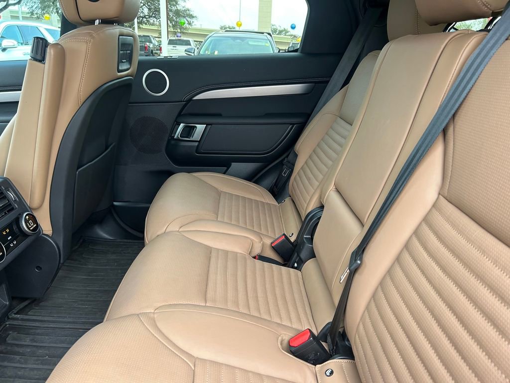 Used 2024 Land Rover Discovery Dynamic SE image 13