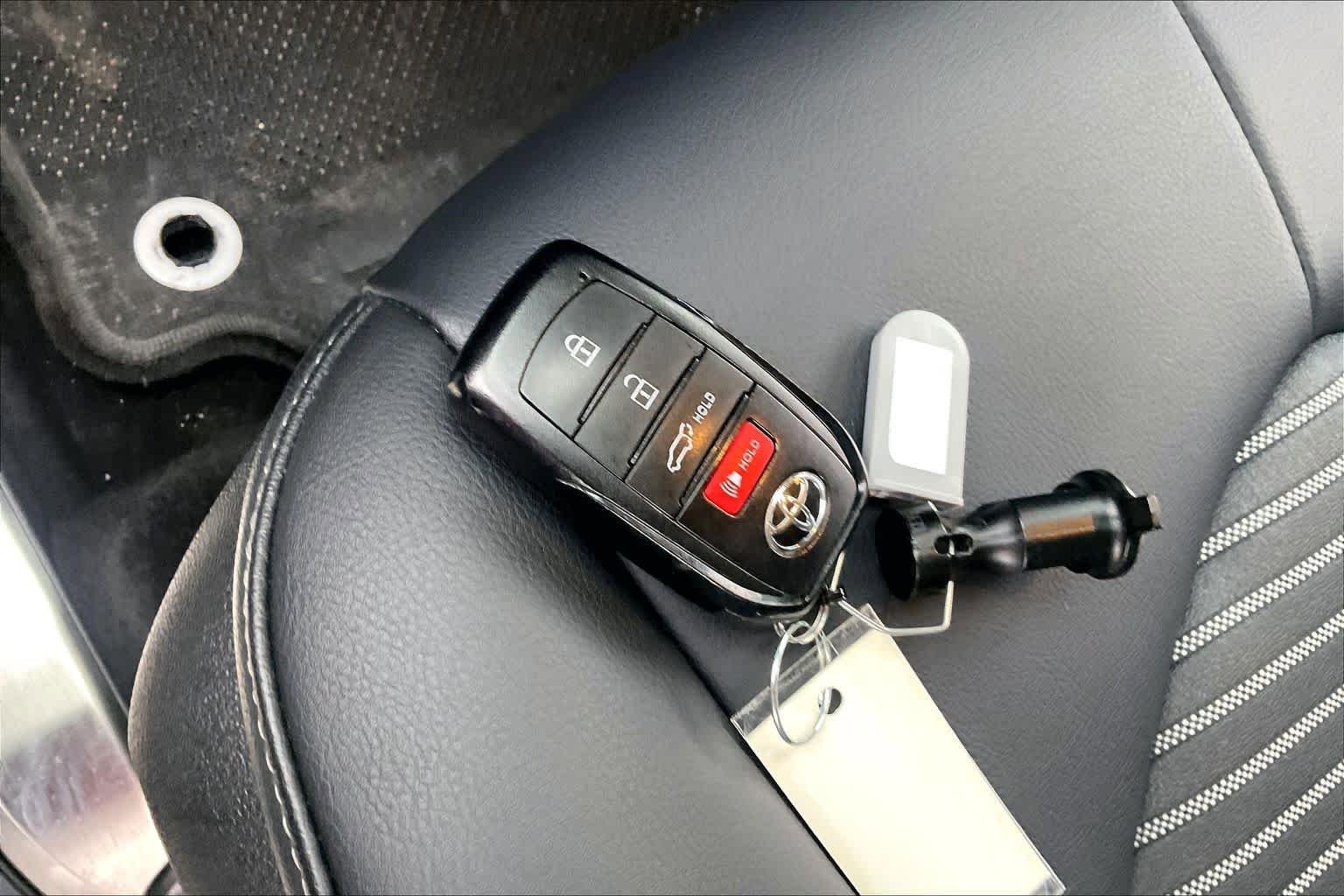 Used 2025 Toyota Highlander XSE AWD/4WD image 15
