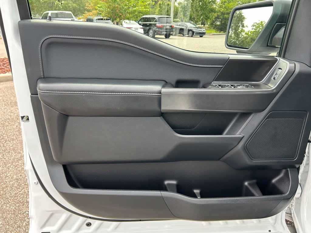 Used 2024 Ford F150 XLT w/ XLT Black Appearance Package RWD image 17