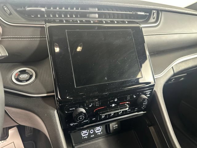 Used 2024 Jeep Grand Cherokee L Altitude AWD/4WD image 15