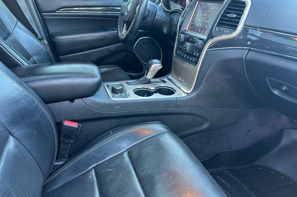Used 2017 Jeep Grand Cherokee Overland w/ Jeep Active Safety Group image 16