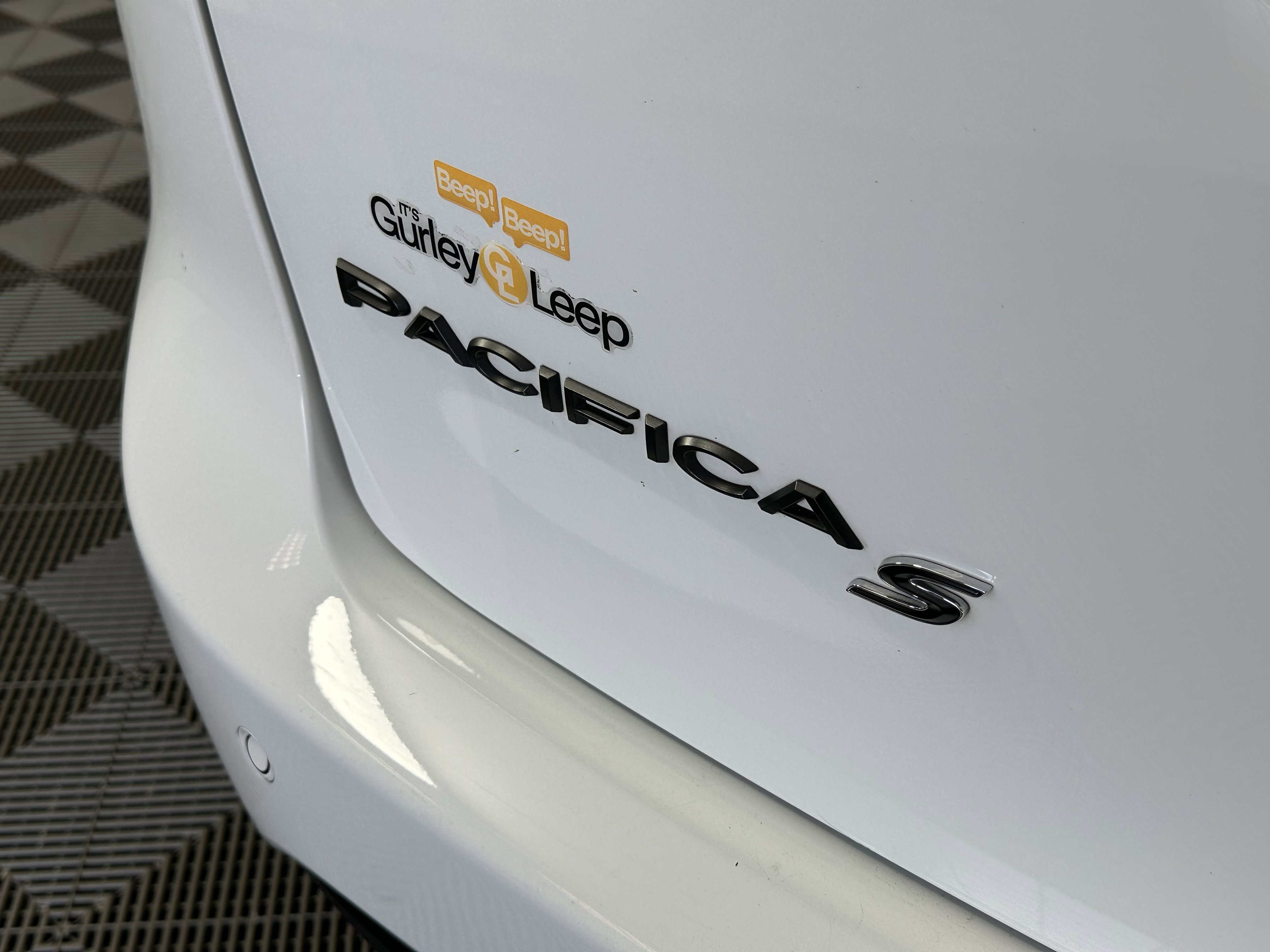 Used 2025 Chrysler Pacifica Limited image 17