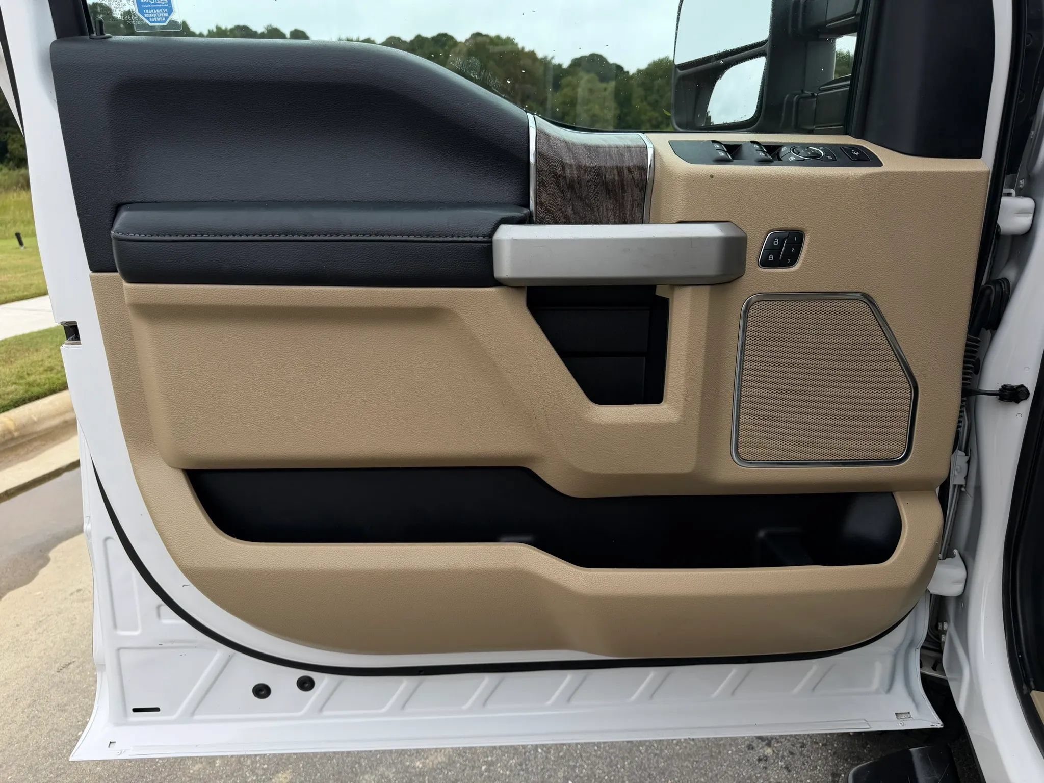 Used 2019 Ford F250 Lariat w/ Lariat Ultimate Package AWD/4WD image 16
