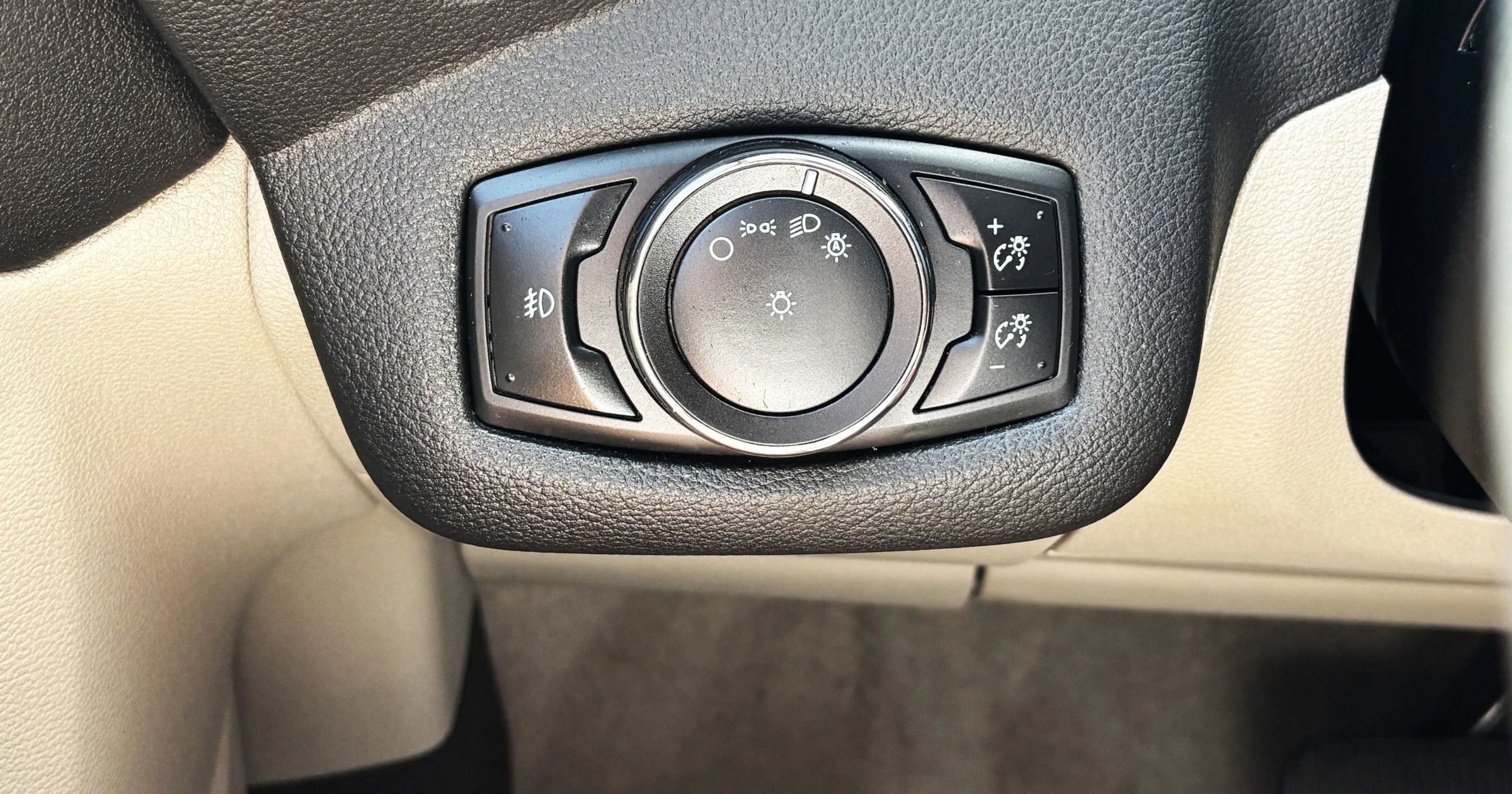 Used 2014 Ford C-MAX SEL w/ Equipment Group 302A FWD image 16