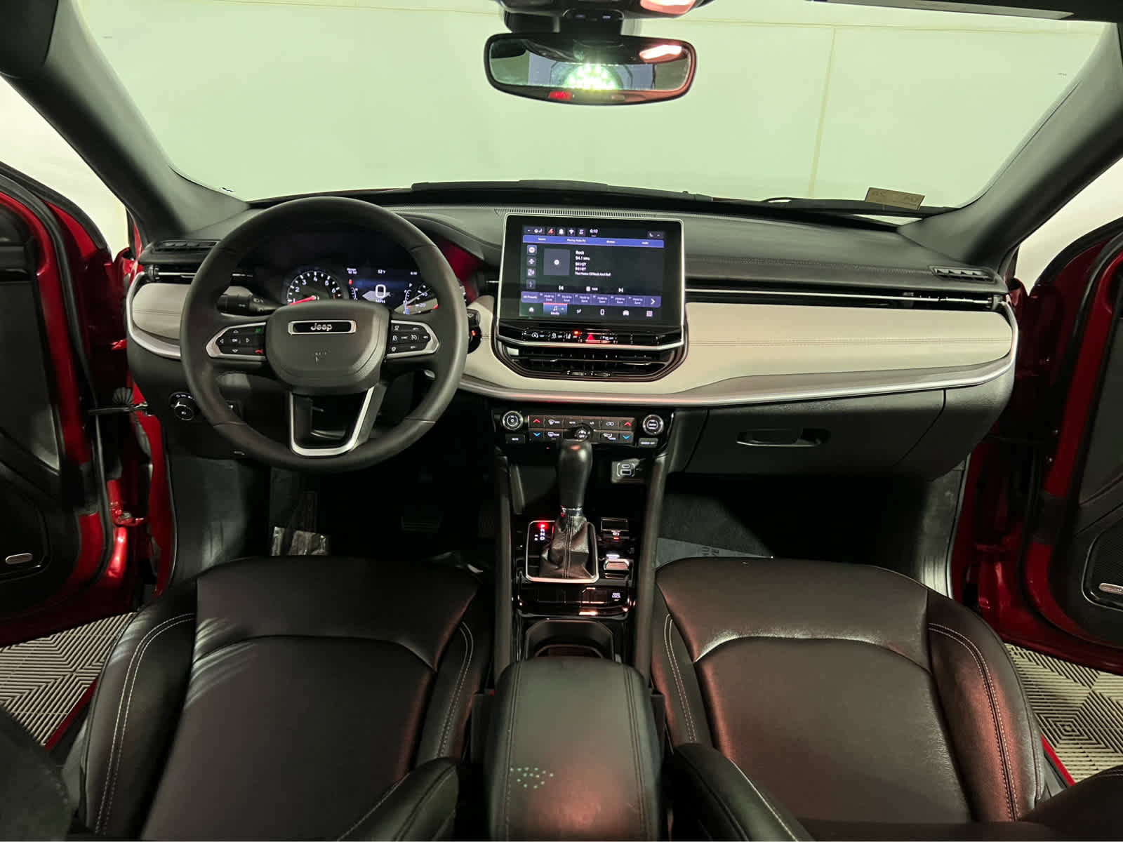 Used 2025 Jeep Compass Limited w/ Sun & Sound Group image 9