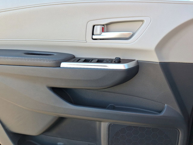 Used 2024 Toyota Sienna XLE image 12