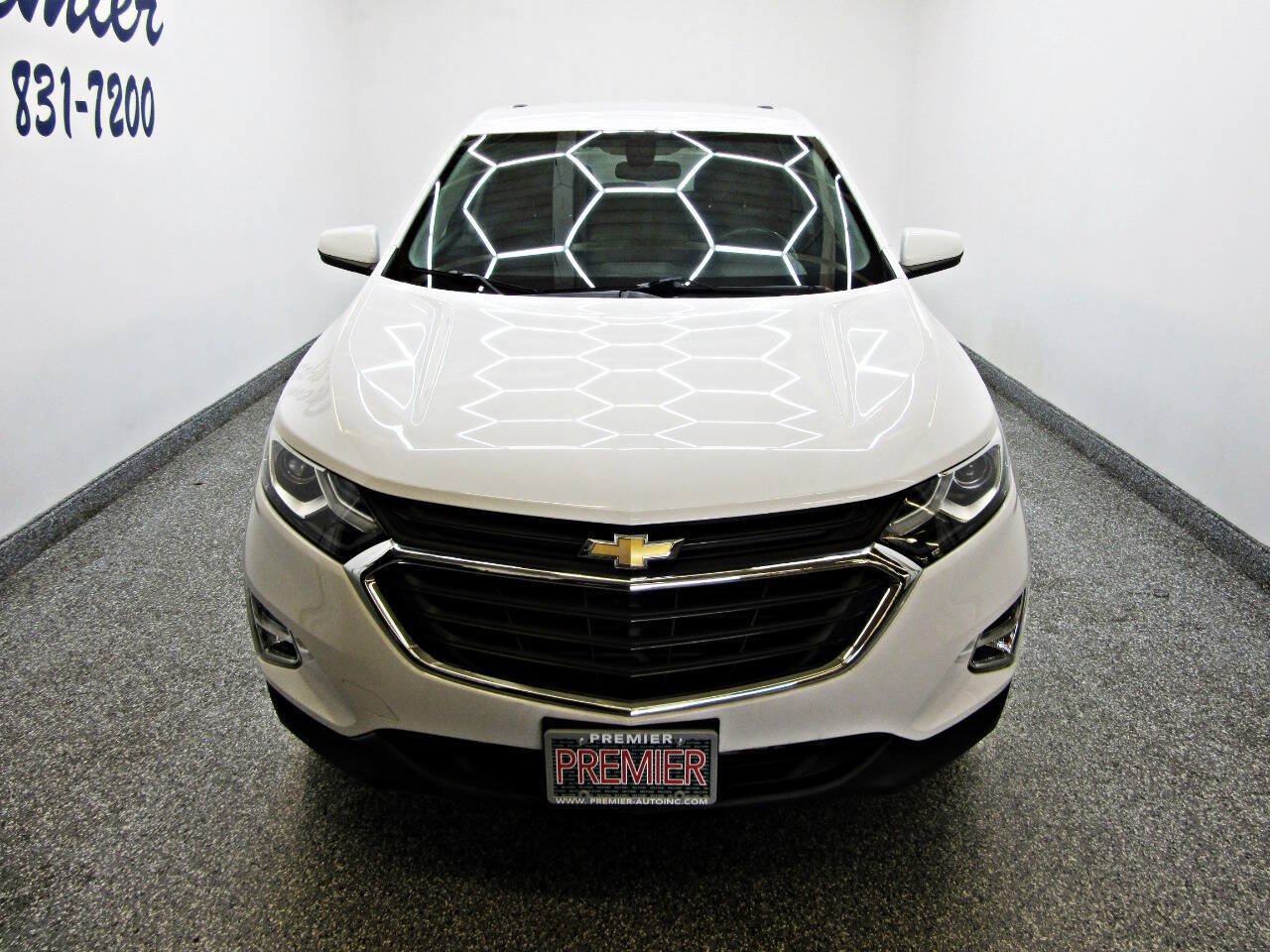 Used 2018 Chevrolet Equinox LT AWD/4WD image 2
