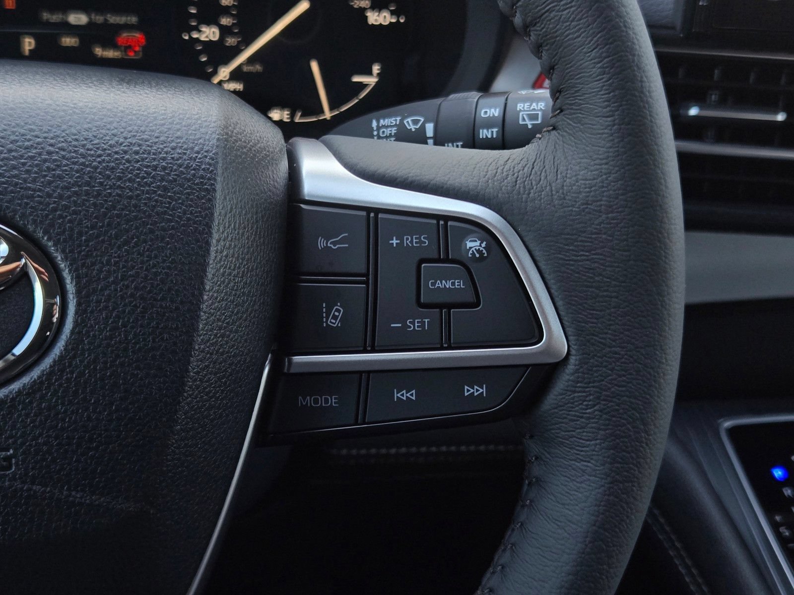 Certified 2026 Toyota Sienna XLE FWD image 21