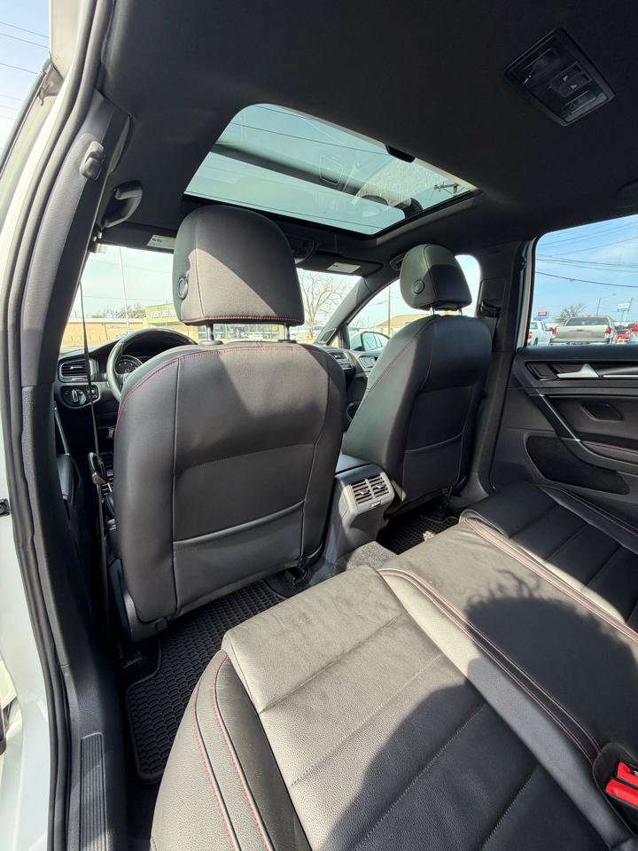 Used 2016 Volkswagen GTI SE w/ Lighting Package (SEL) FWD image 12