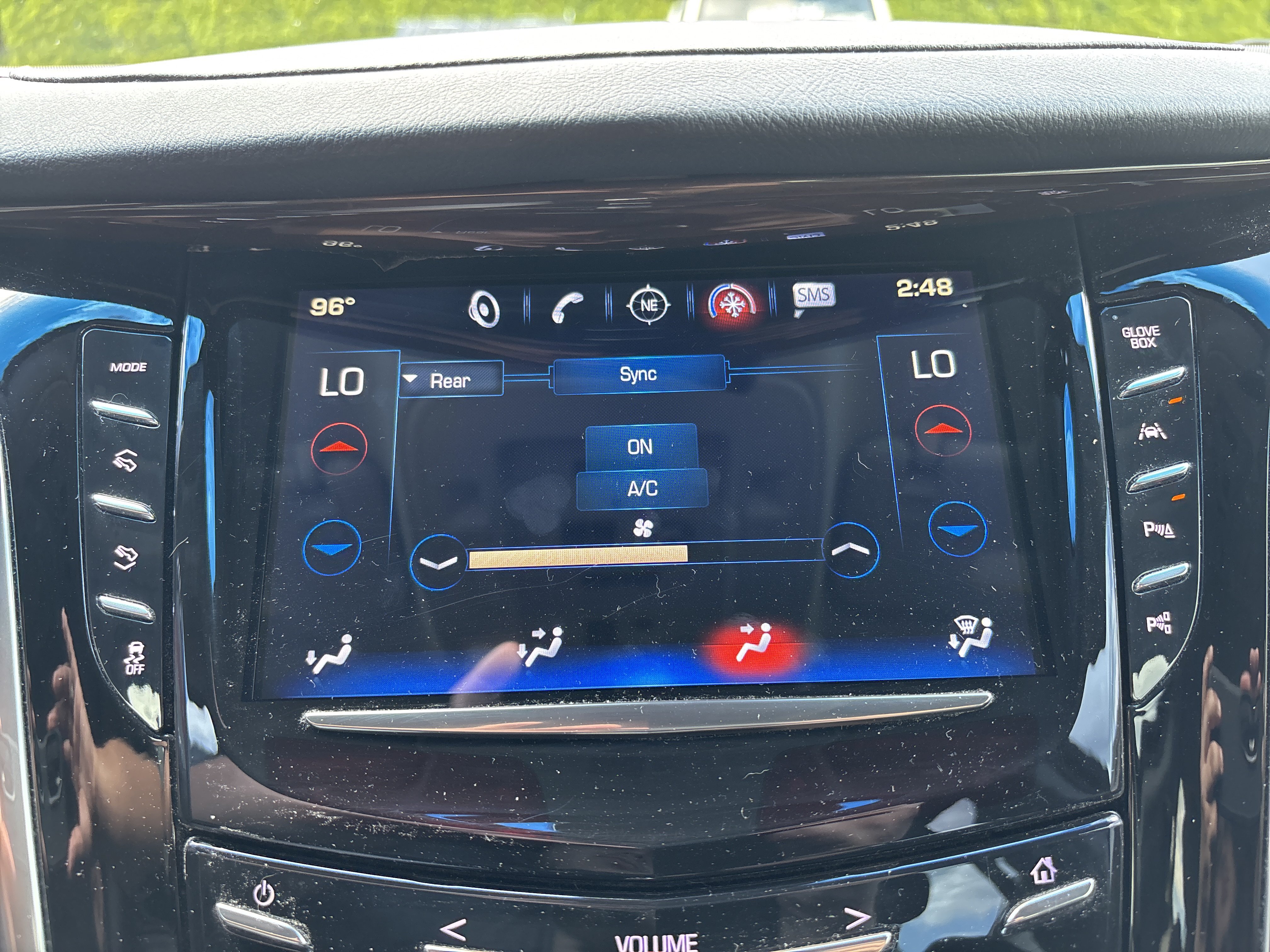 Used 2019 Cadillac Escalade ESV Luxury w/ Escalade Sport Edition AWD/4WD image 26