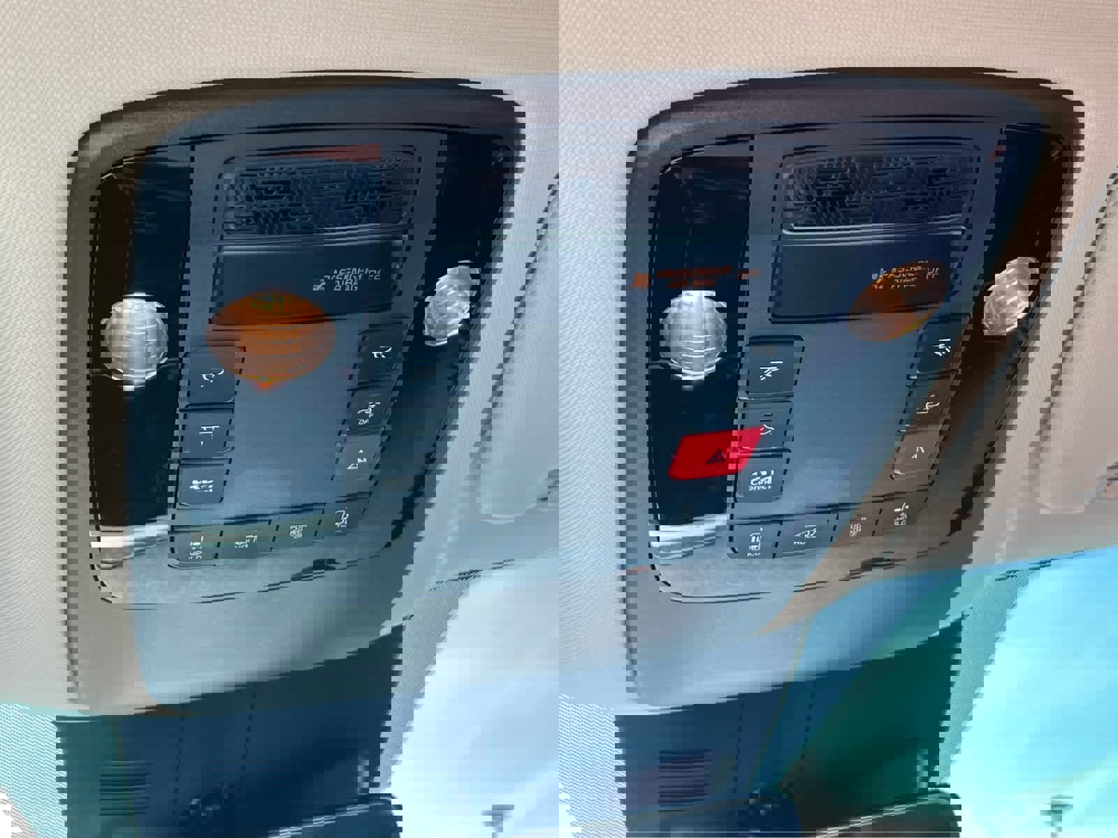 Used 2025 Kia Carnival EX image 33