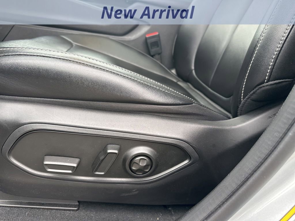 Used 2024 Jeep Grand Cherokee L Limited w/ Black Appearance Package image 12