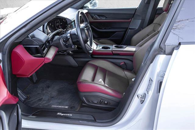Used 2021 Porsche Taycan image 12