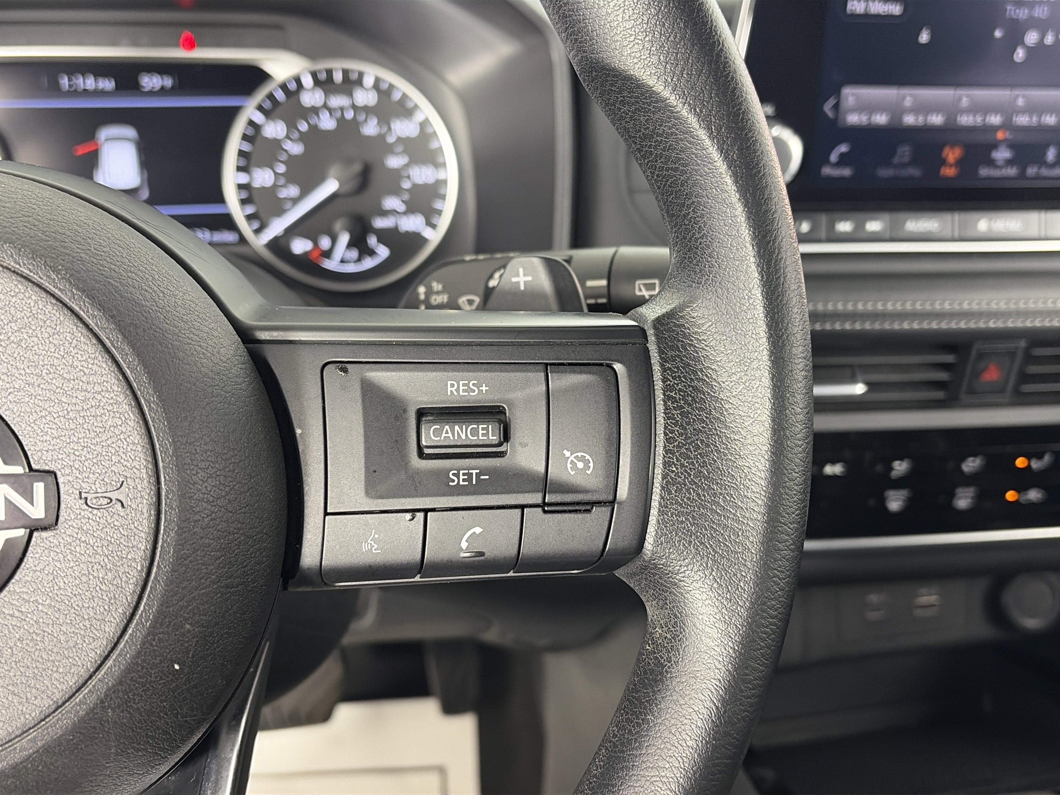 Used 2023 Nissan Rogue S image 27