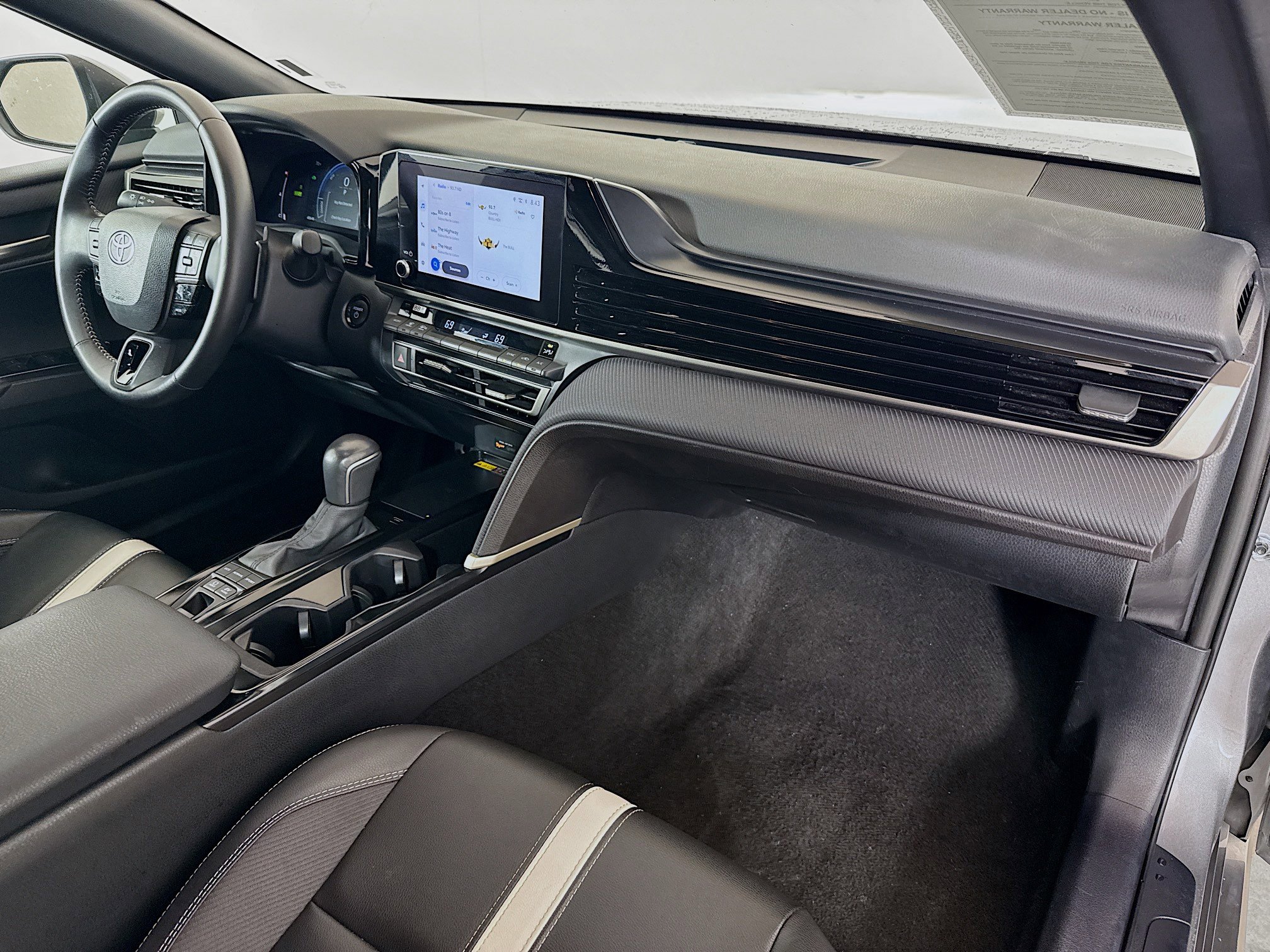 Used 2025 Toyota Camry SE image 25