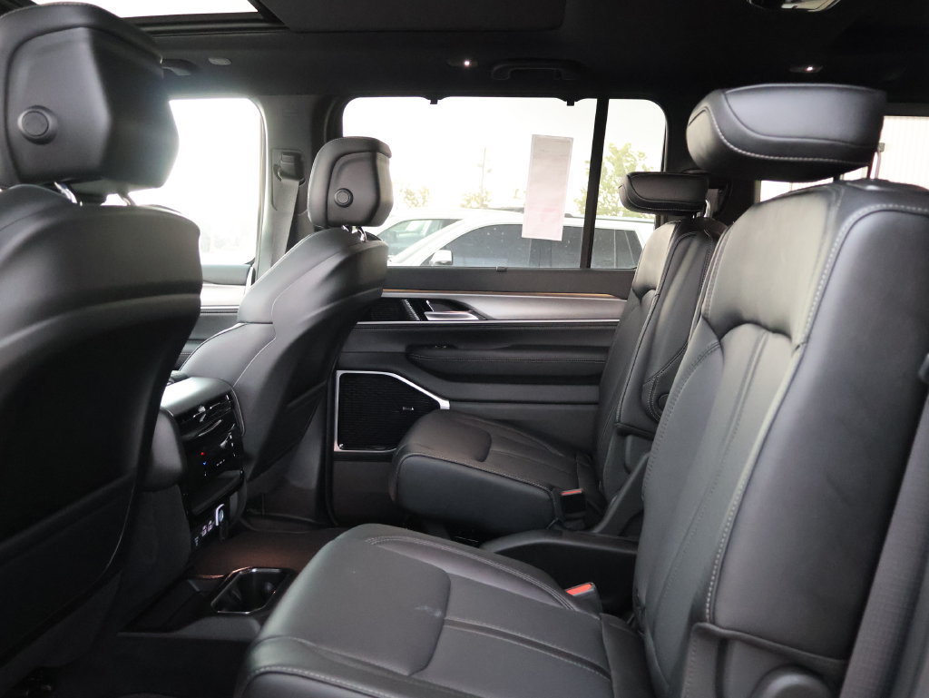 New 2026 Jeep Grand Wagoneer Limited AWD/4WD image 18