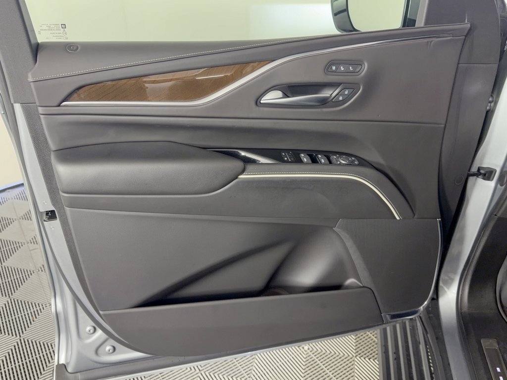 Used 2023 Cadillac Escalade Sport Platinum AWD/4WD image 14