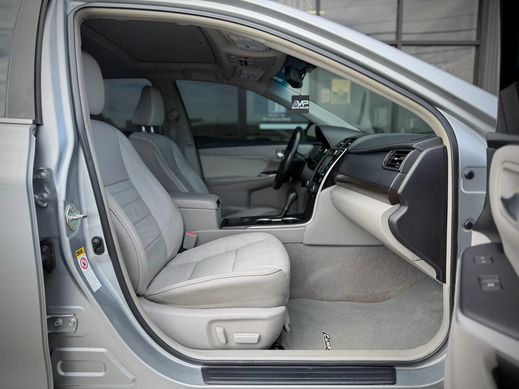 Used 2015 Toyota Camry XLE FWD image 18