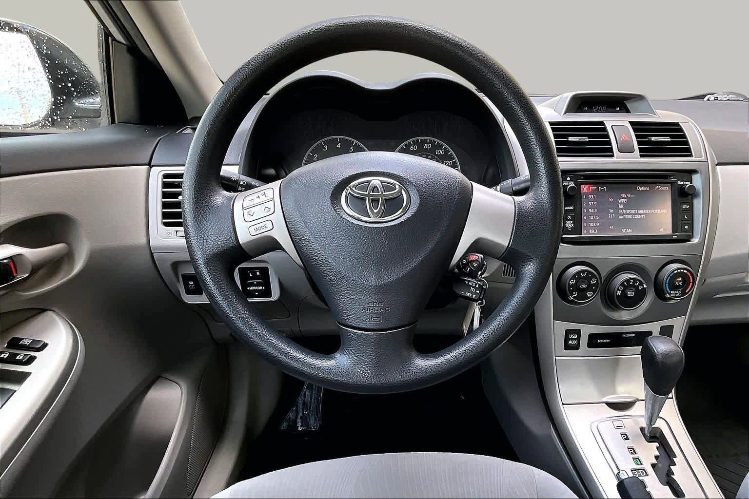 Used 2013 Toyota Corolla LE FWD image 6