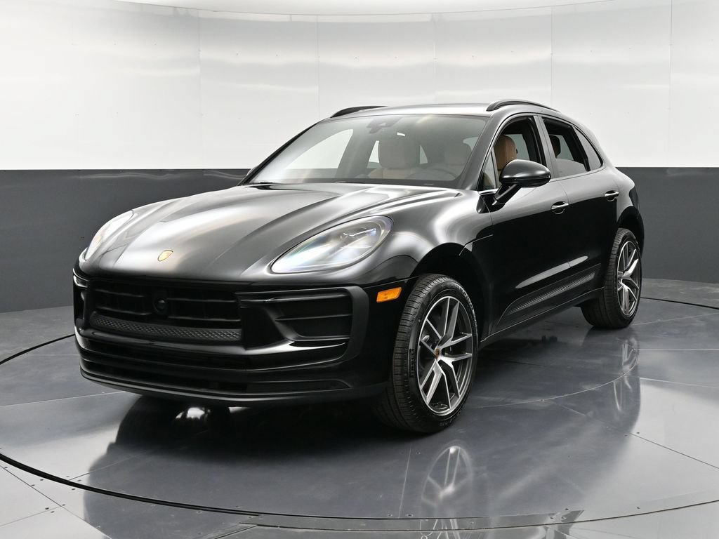 Certified 2026 Porsche Macan AWD/4WD image 6