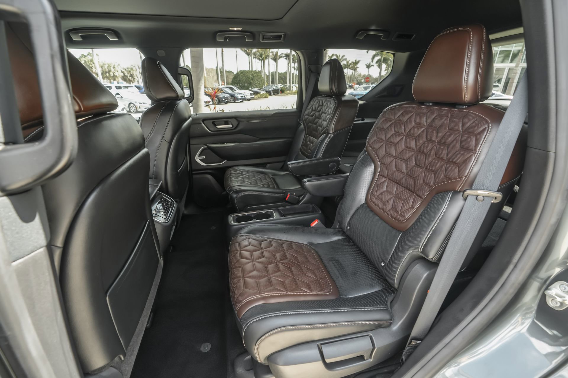 Used 2025 Nissan Armada Platinum image 34