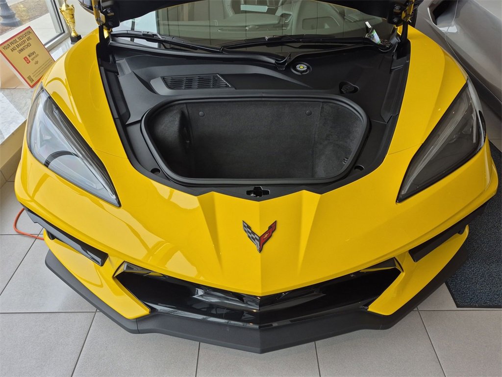 Used 2025 Chevrolet Corvette Stingray Convertible w/ Z51 Performance Package image 17