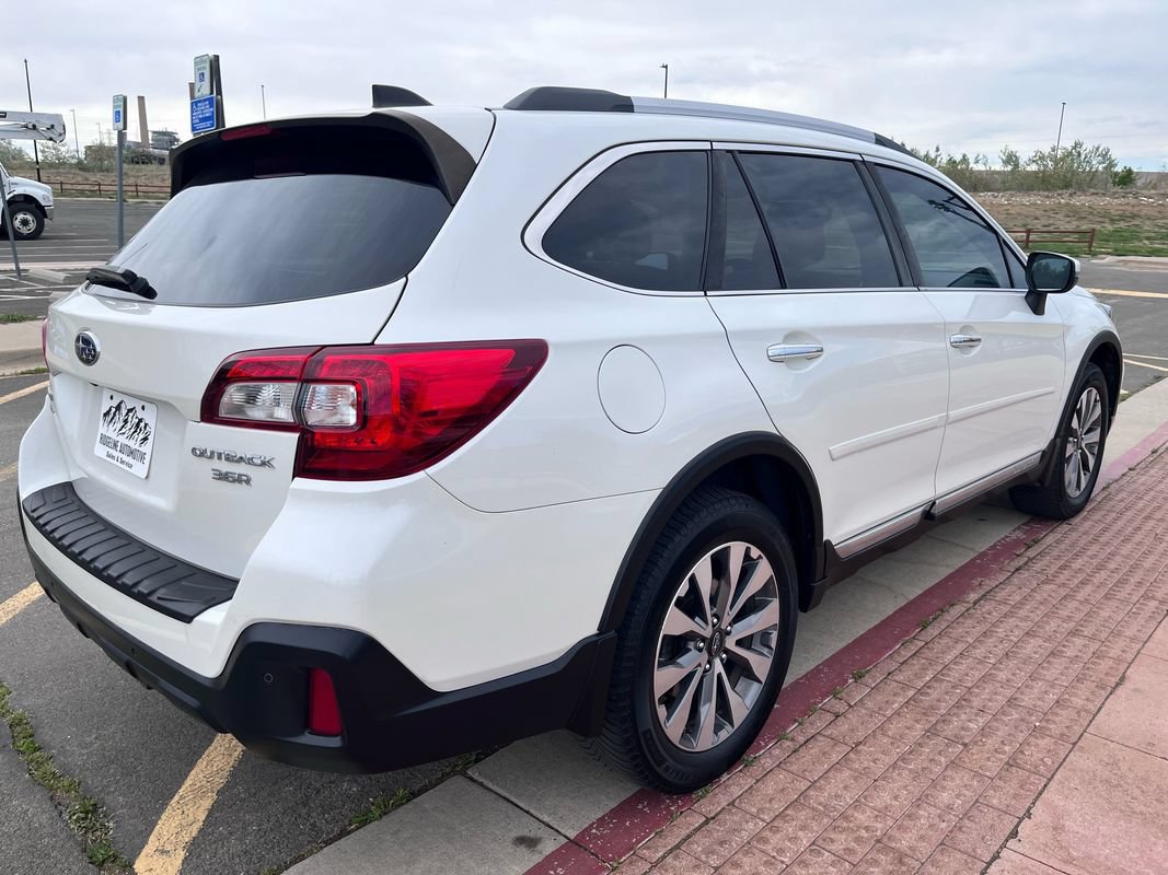 Used 2018 Subaru Outback 3.6R Touring w/ Popular Package #3 AWD/4WD image 5