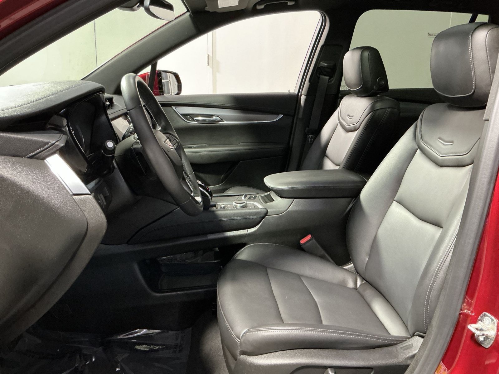 Used 2024 Cadillac XT6 Luxury w/ LPO, Floor Liner Package AWD/4WD image 14