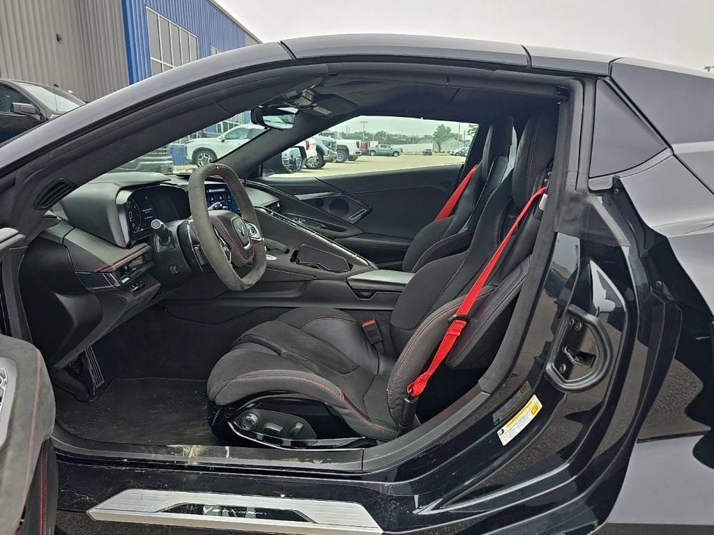 Used 2024 Chevrolet Corvette Stingray Premium Conv w/ Stealth Interior Trim Package RWD image 11