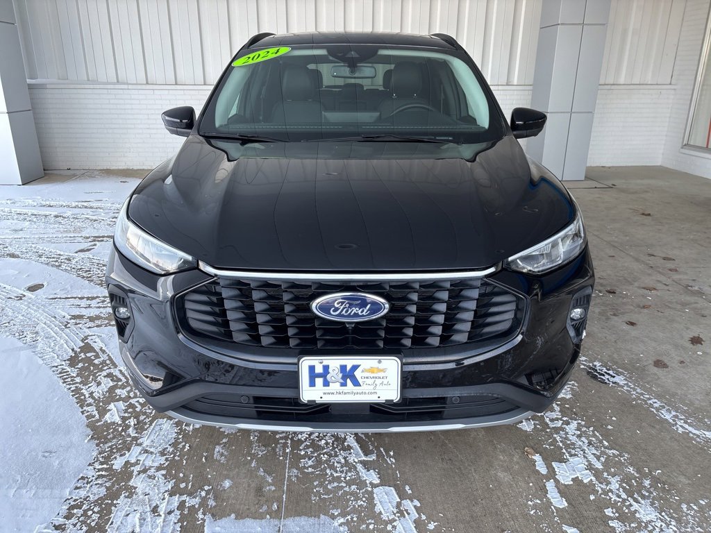 Used 2024 Ford Escape Platinum image 2