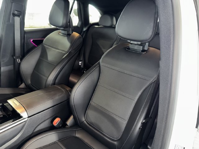 Used 2025 Mercedes-Benz GLC 300 4MATIC image 33