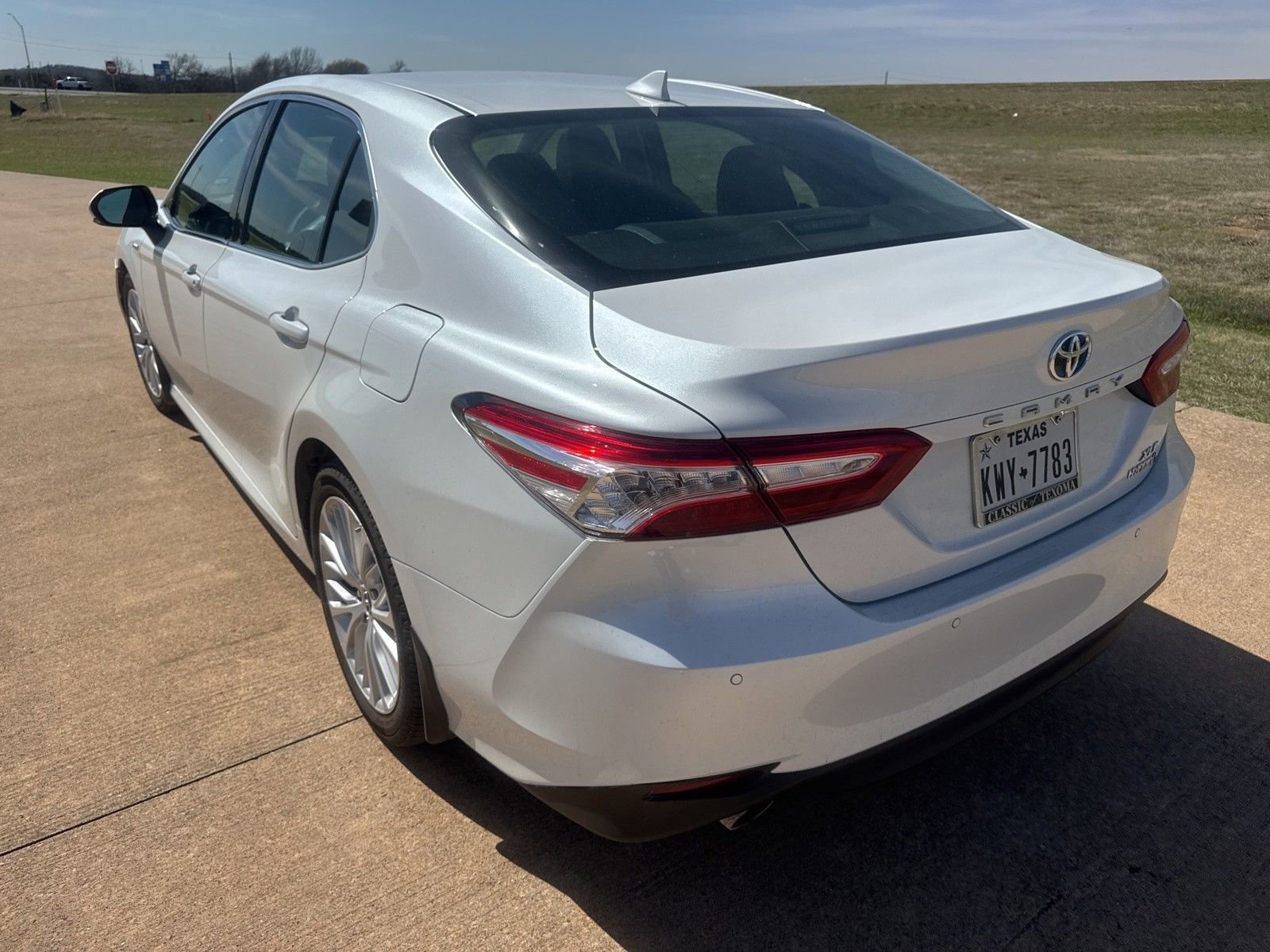 Used 2018 Toyota Camry XLE w/ Audio Package FWD image 3
