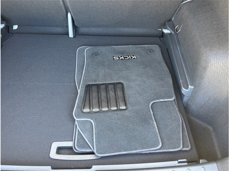 Used 2025 Nissan Kicks SV image 39