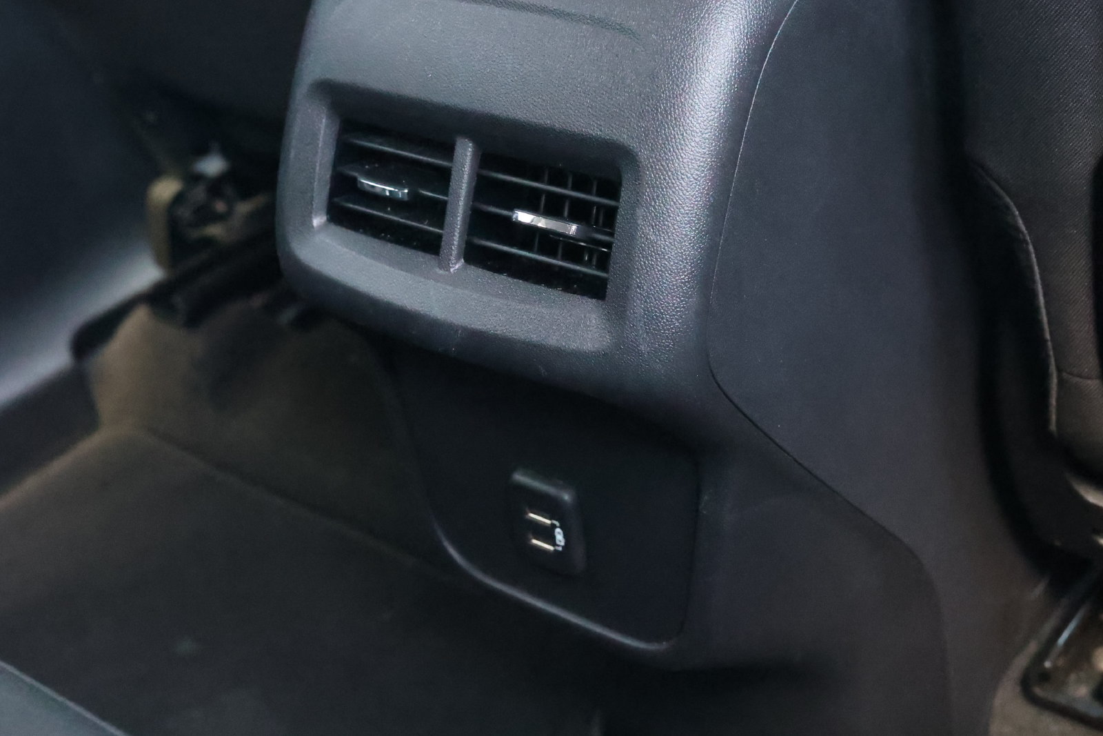 Used 2024 GMC Terrain SLE AWD/4WD image 31