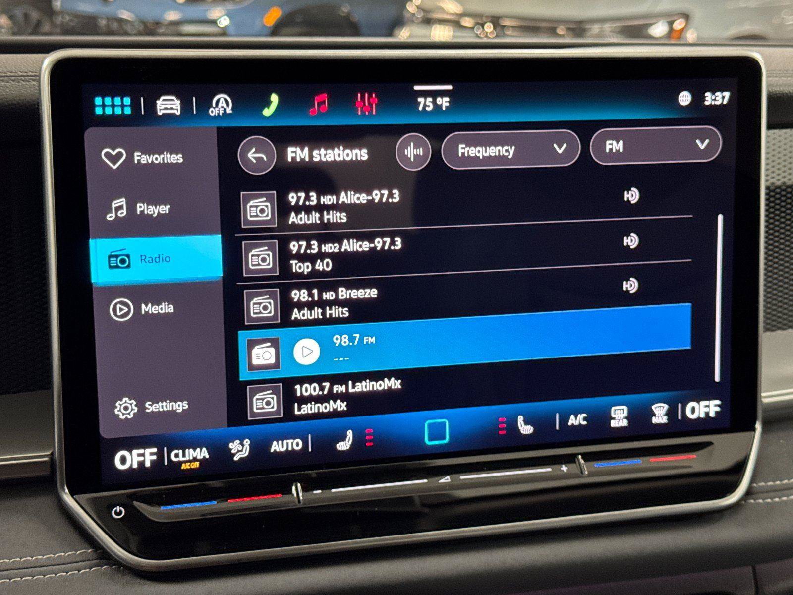 New 2026 Volkswagen Tiguan SE AWD/4WD image 17